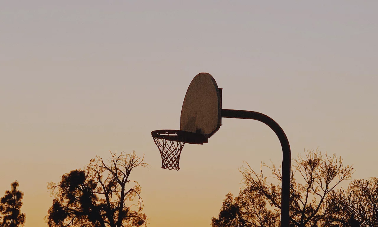 Transforma tu hogar en una zona de juego de baloncesto arcade con Just Hoops VR