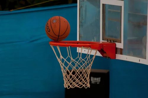 Erleben Sie die ultimative Basketball-Spielhalle mit Just Hoops VR Meta Quest